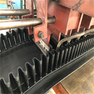 China Large DIP Angle Skirt Side Wall Rubber Conveyor Belt for Construction